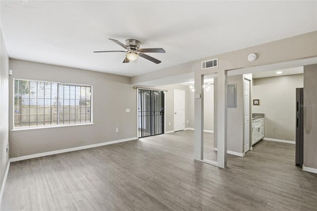 Building Photo - 207 SW 6th Ave