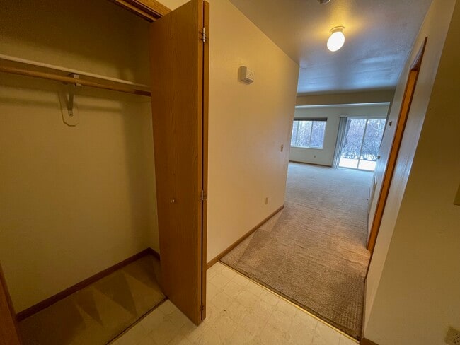 Building Photo - 2402 Daws Dr