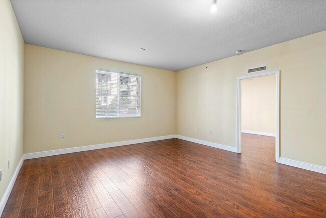 Building Photo - 250 NE 3rd Ave