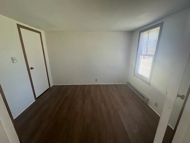 Building Photo - Home for Rent with 2 Bedrm and a Detached Garage