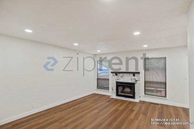 Building Photo - 1260 Sierra Village Pl