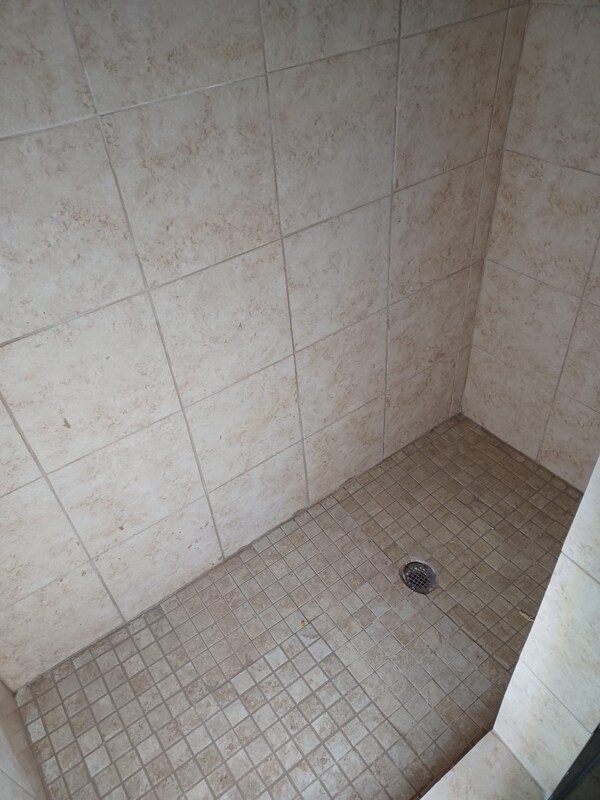 Building Photo - 906 E Lucas Ave