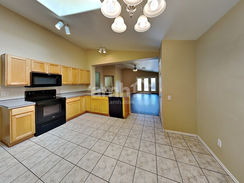 Building Photo - 8649 E Nido Ave