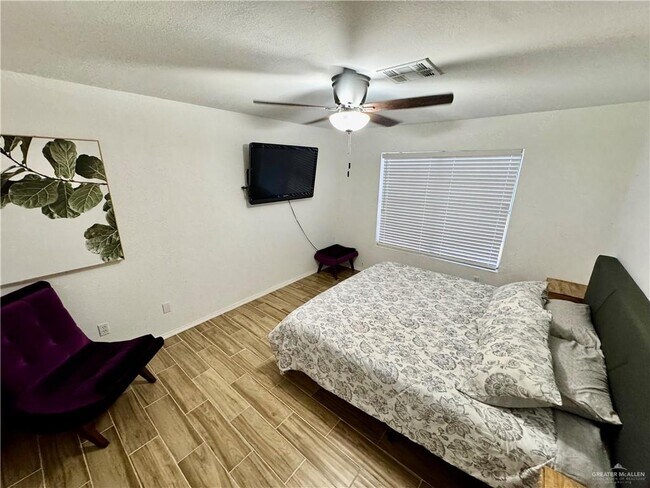 Building Photo - 14 Jay Ave