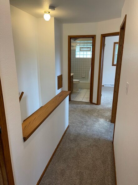 Building Photo - 1631 Highland Dr