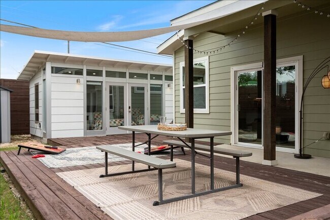 Building Photo - 6301 Santos St