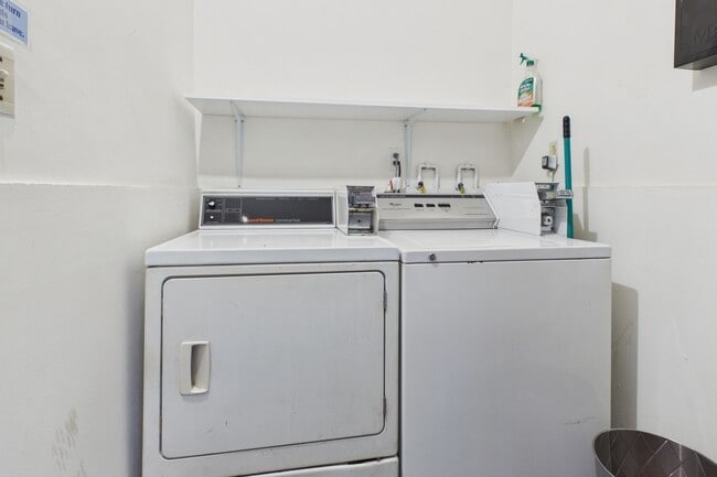 Building Photo - 1102 Idaho Apartments