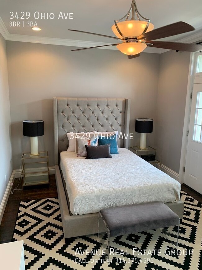 Building Photo - Beautifully Renovated Townhouse