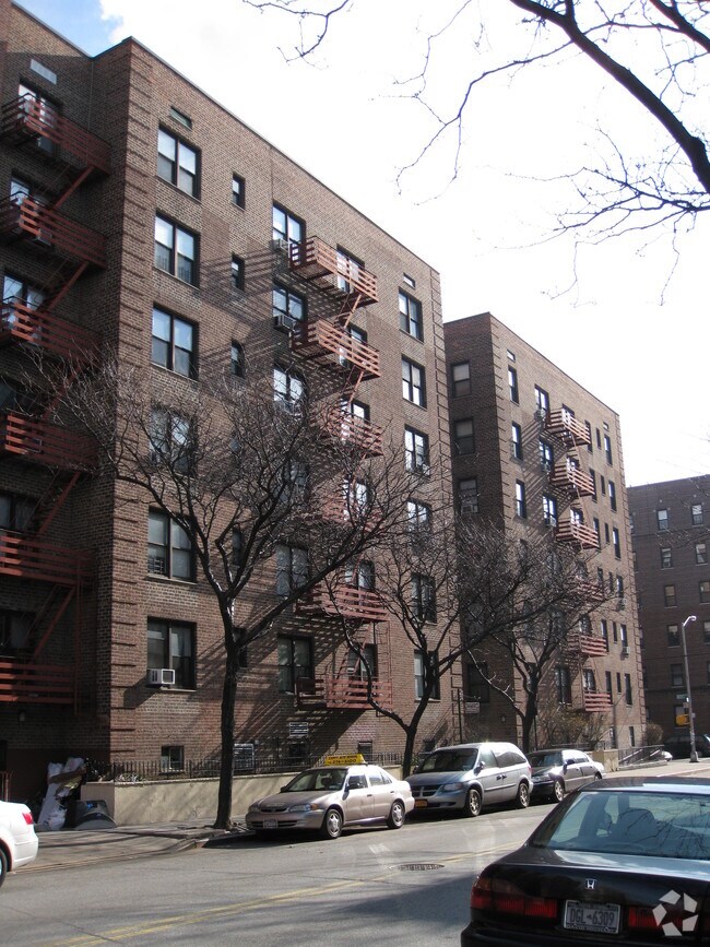 42-37 Hampton Ave - 42-37 Hampton St