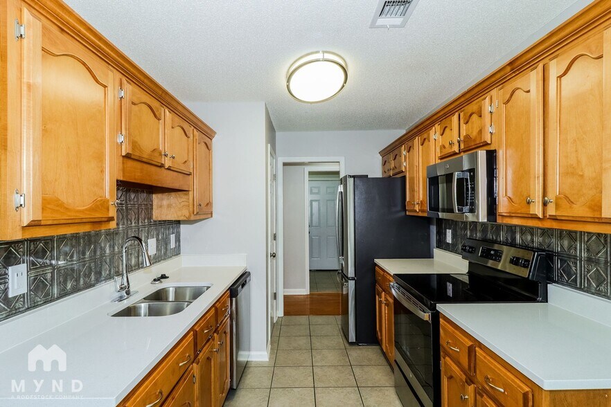 Building Photo - 240 Winding Creek Dr