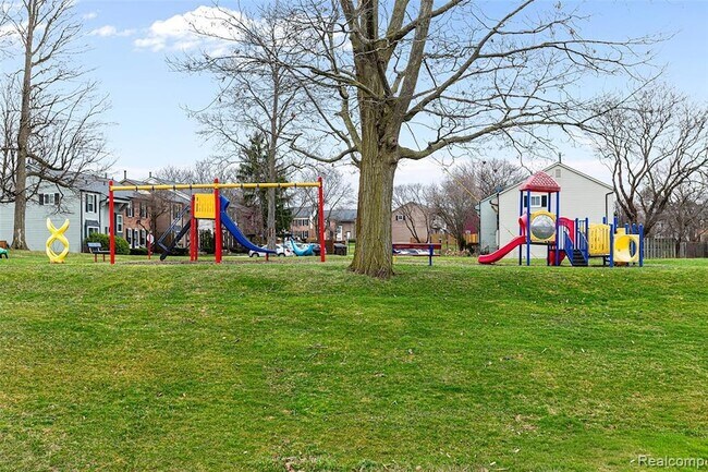 Building Photo - 3374 Burbank Dr