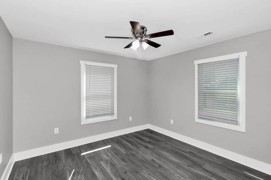 Building Photo - 908 Fairway Dr NW