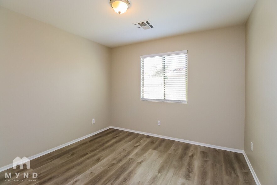 Building Photo - 2576 S Chaparral Rd