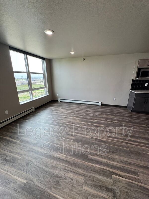 Building Photo - 220 E Greenfield Ln