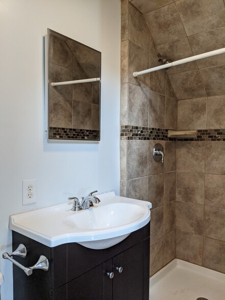 Bathroom 2 - 2509 Pleasant Ave