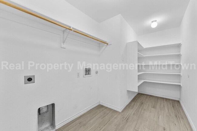 Building Photo - 1605 Bob Dr