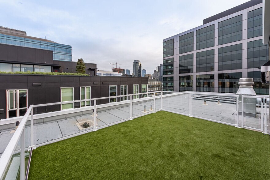 Building Photo - 408 Aurora Ave N