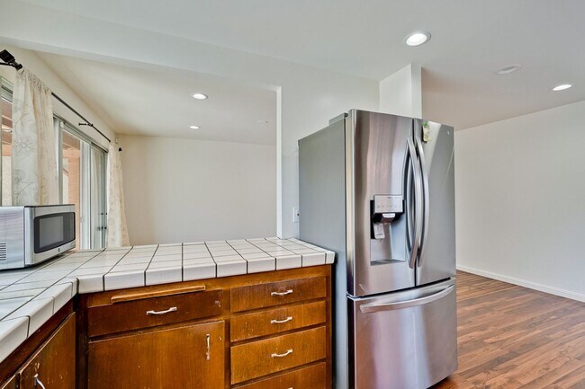 Building Photo - Bright and Spacious 3 Bed 2 Bath Single Fa...