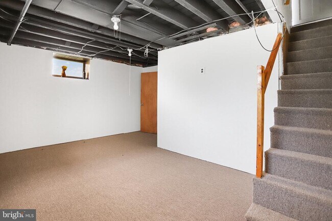 Building Photo - 253 Childs Ave