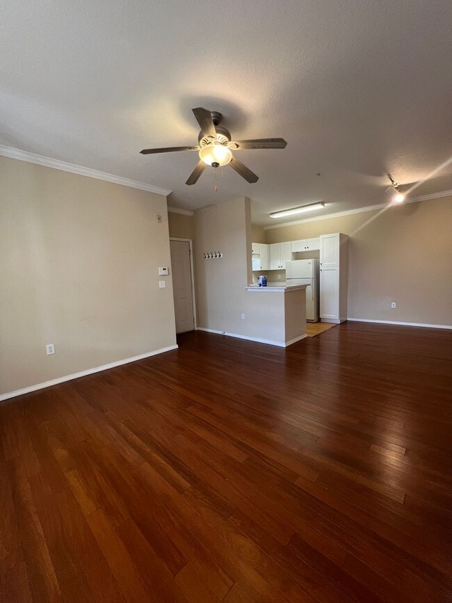 Building Photo - 2 Bedroom 1 baht condo available for rent ...