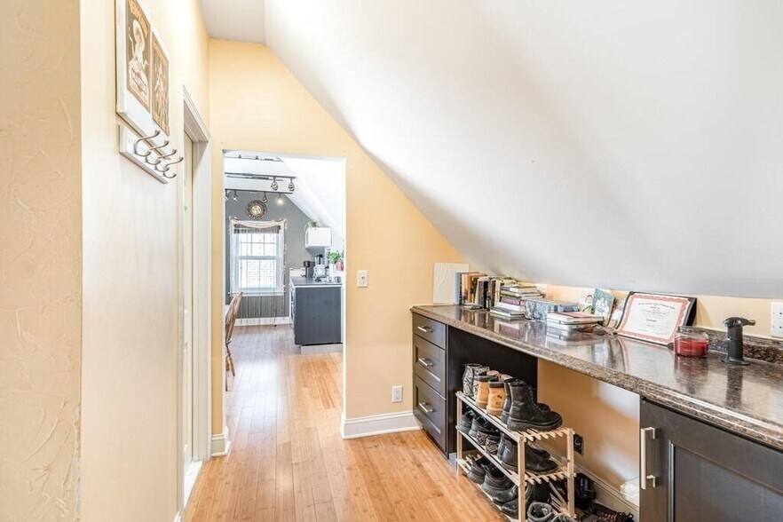 Building Photo - 39 Melvin St