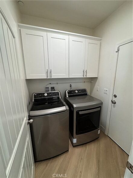 Building Photo - 501 Villa Way