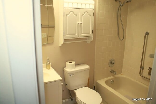 Building Photo - Beautiful 2 bed 2 bath in New Port Richey ...