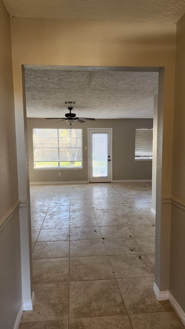 Building Photo - 9908 Thrush St