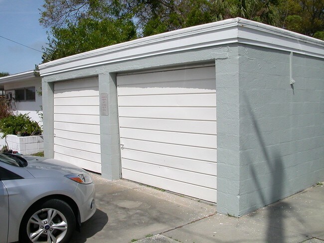 Garage - 108-112 S Highland Ave