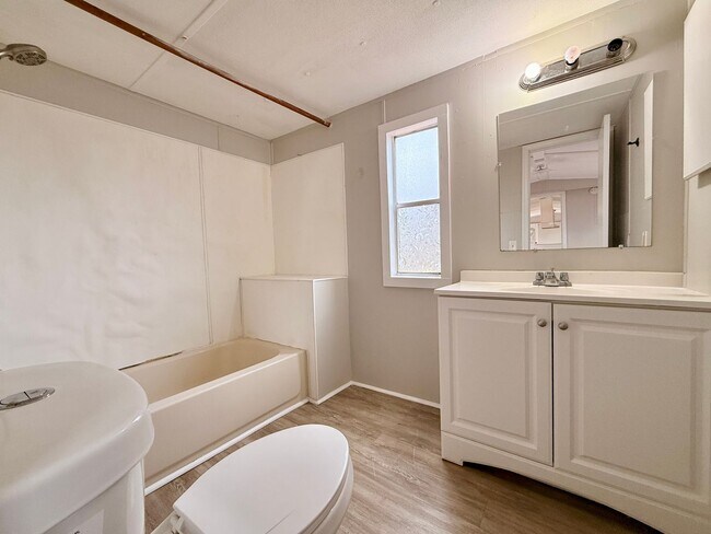 Building Photo - Open Concept 2 Bed, 2 Bath home FOR RENT in Laurel Lakes, NJ $1500