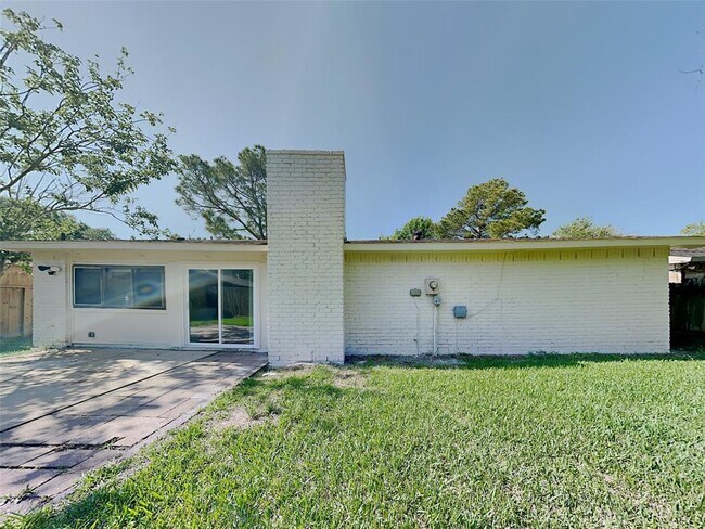 Building Photo - 5618 Hickory Forest Dr