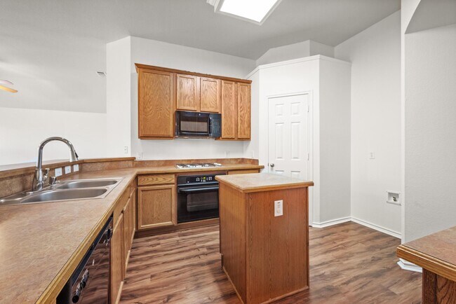 Building Photo - 9880 Wyndbrook Dr