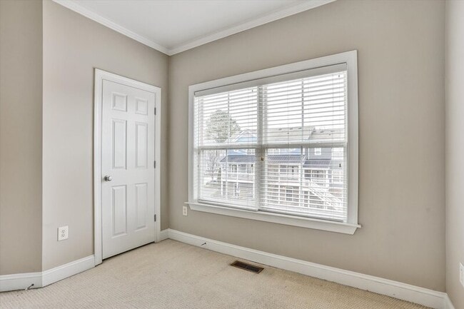 Building Photo - 324 Carlyle Park Dr
