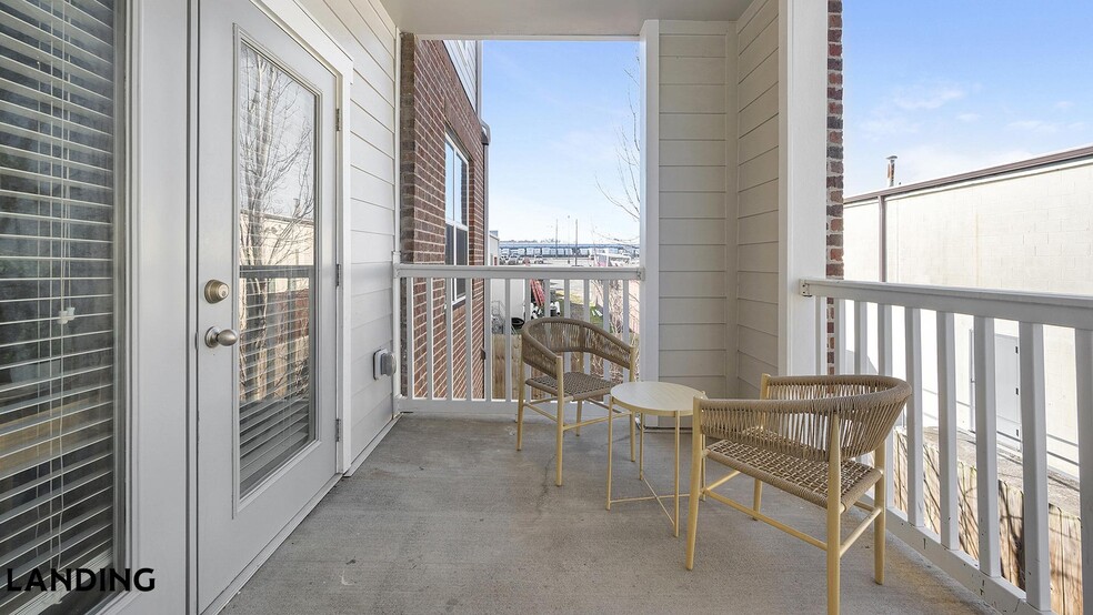 Building Photo - 225 Walden Village Ln