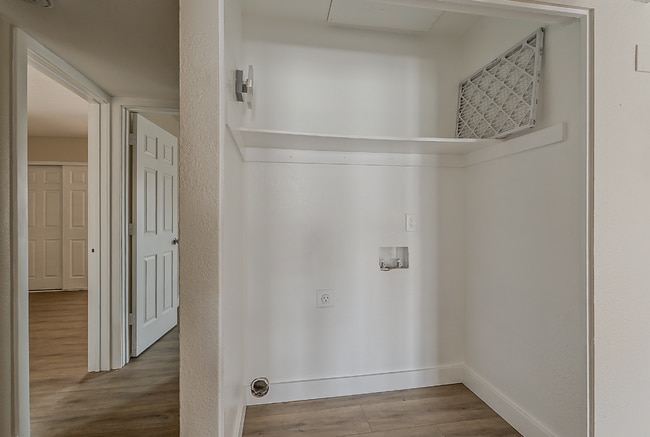 Building Photo - Beautifully remodeled 3bed/2ba Townhome - Ask about our Move-in Specials