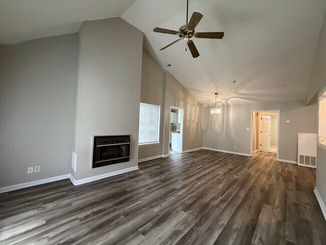 Building Photo - 3374 Galleria Dr