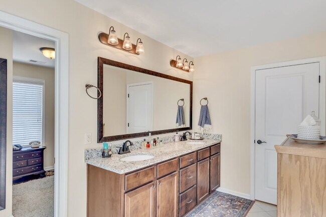 Building Photo - Gigantic Gorgeous Home in Pooler!