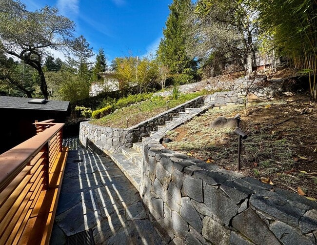 Building Photo - Private. Polished. Perfectly Larkspur.