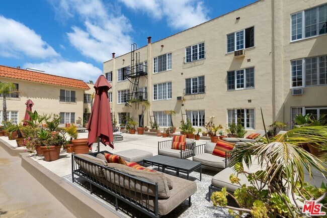 Building Photo - 1345 Hayworth Ave