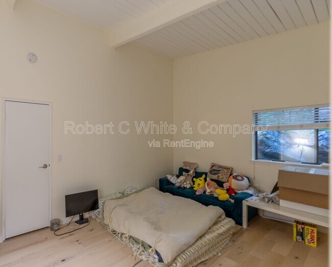 Building Photo - 102 Ledgebrook Dr