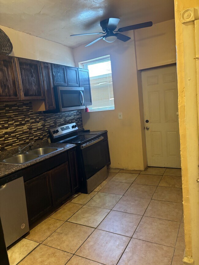 Building Photo - 5617 Carpenter St