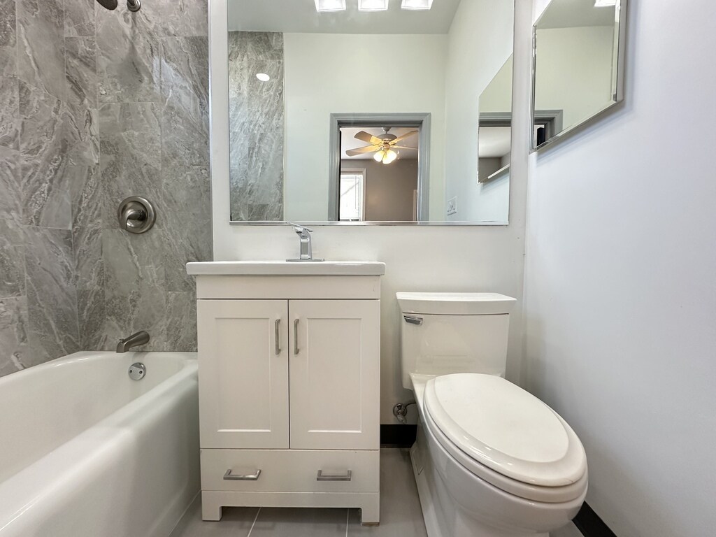 Building Photo - 2821 W Shakespeare Ave