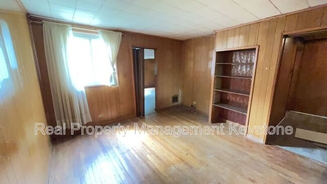 Building Photo - 121 Cutler St