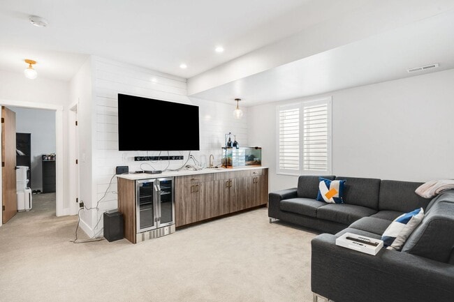 Building Photo - Luxury 4BD, 5BA Duplex in LoHi with Covered Rooftop Deck