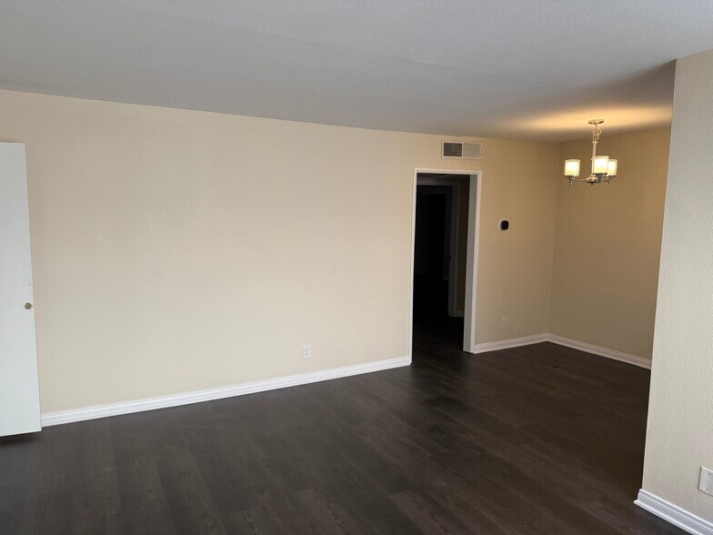 Building Photo - 9920 Jordan Ave