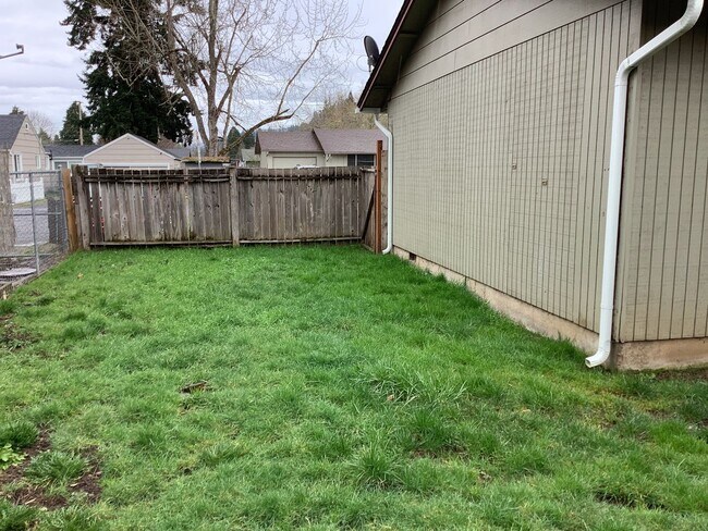 Building Photo - Bluebell Duplex