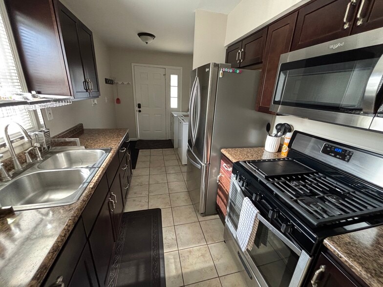 Building Photo - 4012 E 27th St