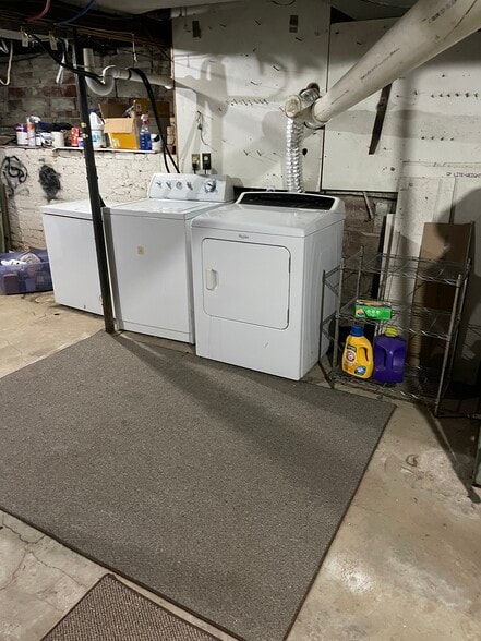 Building Photo - 1012 5th St