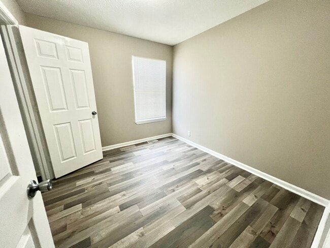 Building Photo - 205 N 26th St