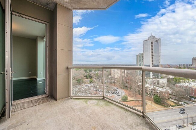 Building Photo - 2795 Peachtree Rd NE